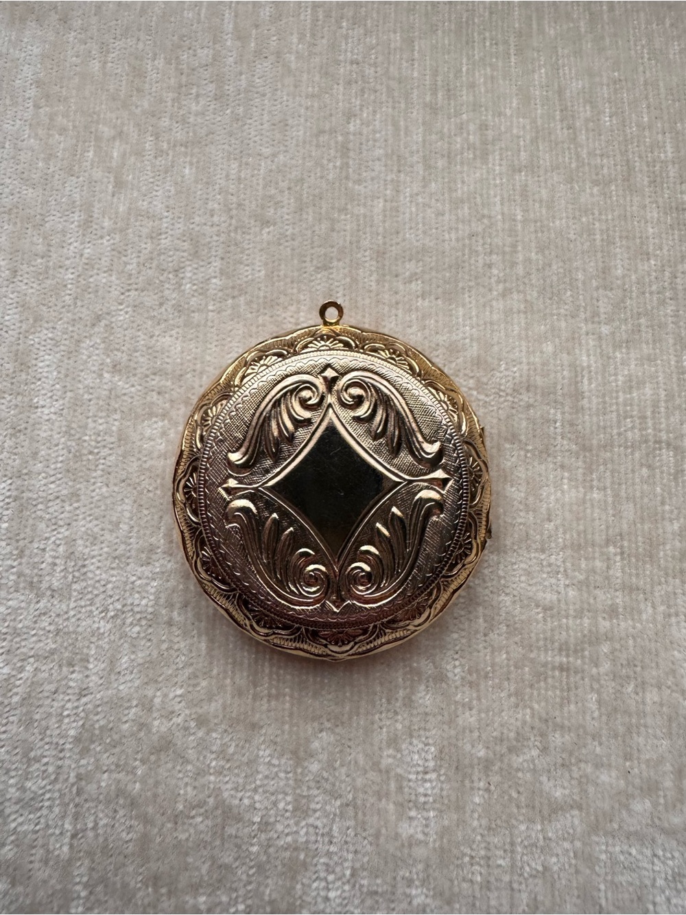 🛍️3/$55🛍️ Vintage Gold Toned Large Locket